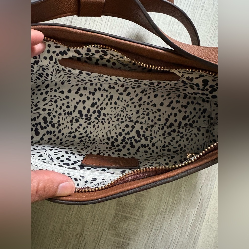 Elegant Brown Leather Women's Bag - Picture 4 of 5